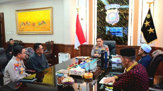 Kapolda Jambi Perkuat Sinergi dengan Tokoh Agama melalui Silaturahmi Bersama Pimpinan Ponpes Darul Arifin